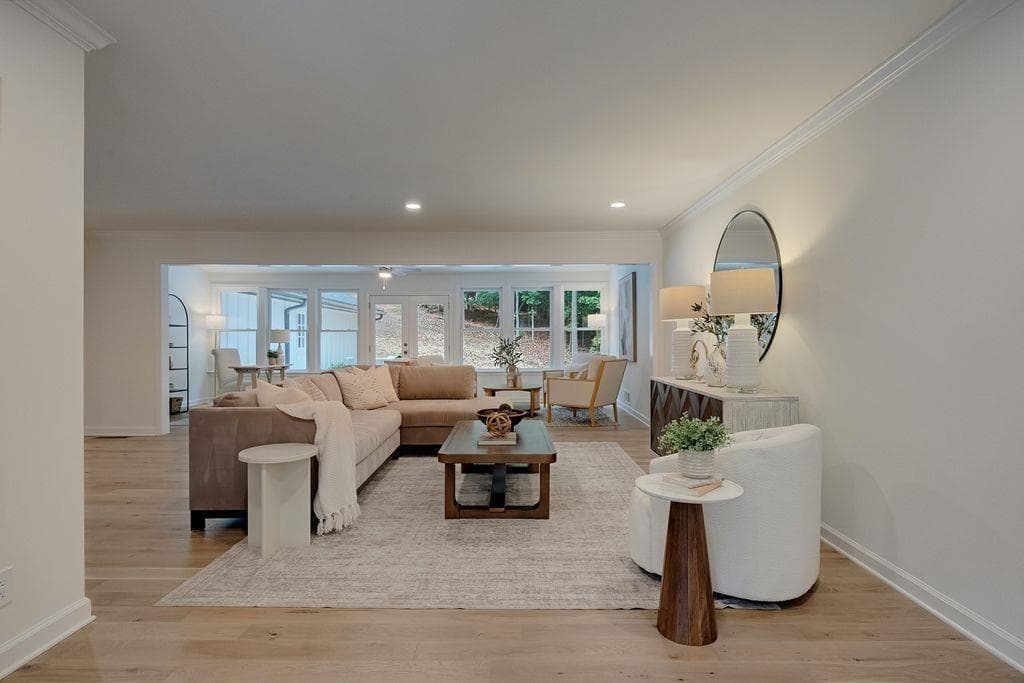 5 bedroom, 5 bathroom, 4,382 sq ft single family residence for sale at 820 Oakhaven Drive, Roswell, GA 30075 — photo 5