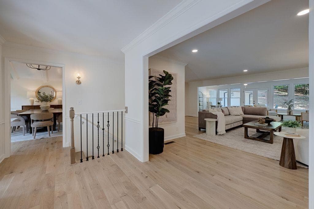 5 bedroom, 5 bathroom, 4,382 sq ft single family residence for sale at 820 Oakhaven Drive, Roswell, GA 30075 — photo 6