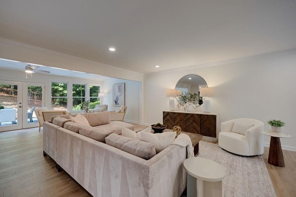 5 bedroom, 5 bathroom, 4,382 sq ft single family residence for sale at 820 Oakhaven Drive, Roswell, GA 30075 — photo 7