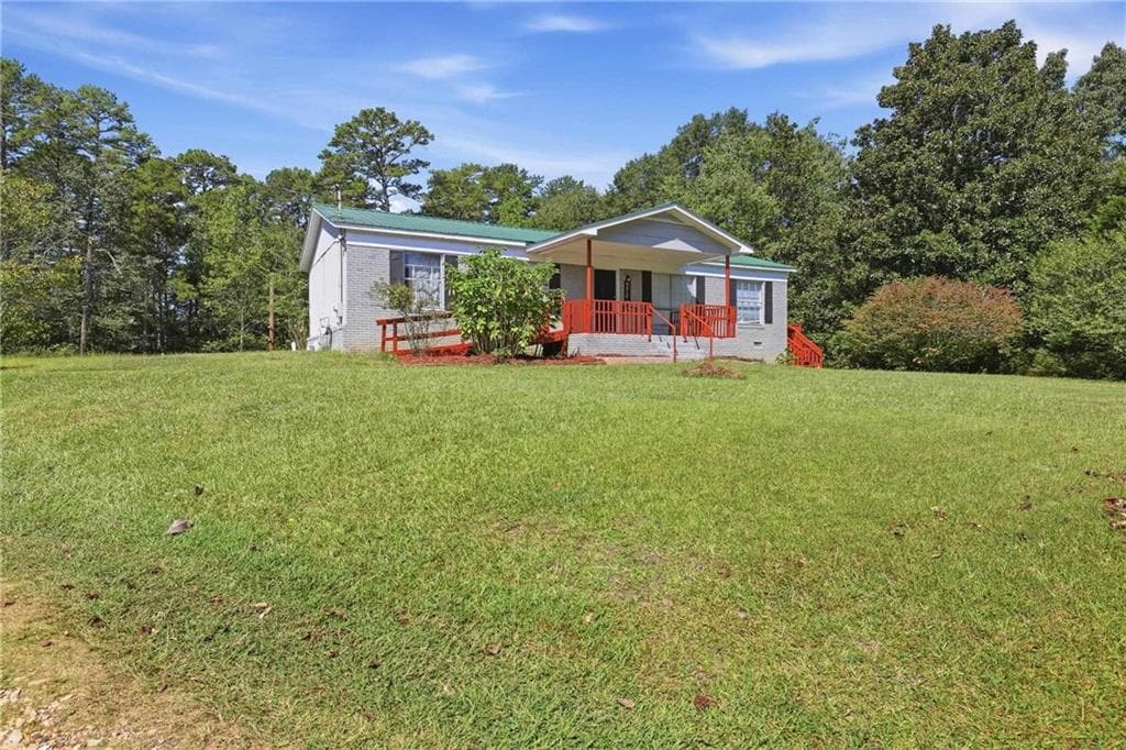 3 bedroom, 2 bathroom, 1,300 sq ft single family residence for sale at 814 Brookdale Rd, Toccoa, GA 30518