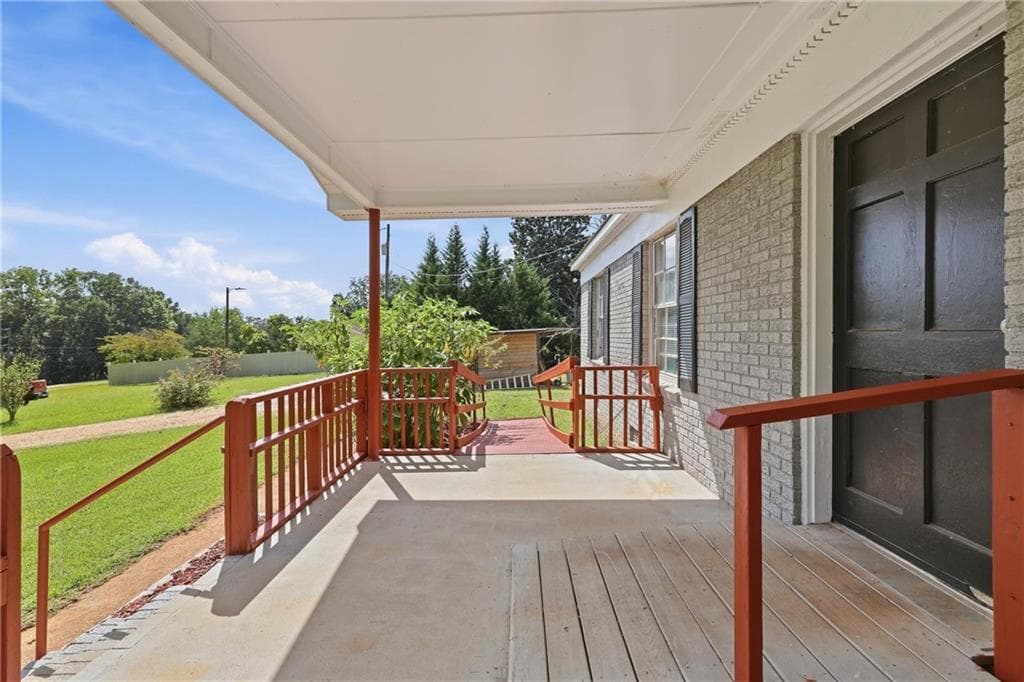 3 bedroom, 2 bathroom, 1,300 sq ft single family residence for sale at 814 Brookdale Rd, Toccoa, GA 30518 — photo 8