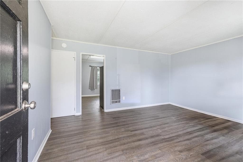 3 bedroom, 2 bathroom, 1,300 sq ft single family residence for sale at 814 Brookdale Rd, Toccoa, GA 30518 — photo 9