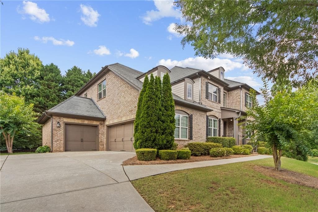 6 bedroom, 5 bathroom, 6,021 sq ft single family residence for sale at 12460 Pindell Circle, Alpharetta, GA 30004 — photo 2