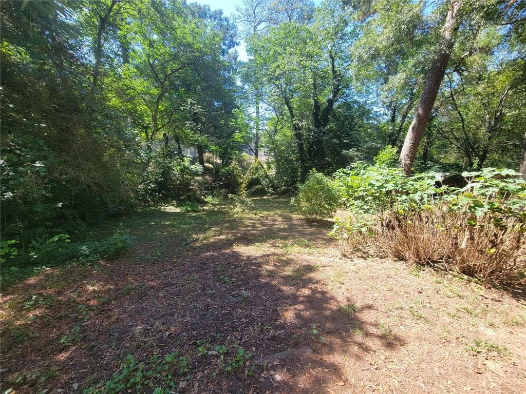 2 bedroom, 1 bathroom, 938 sq ft single family residence for sale at 2042 Arlington Circle, Atlanta, GA 30318 — photo 3
