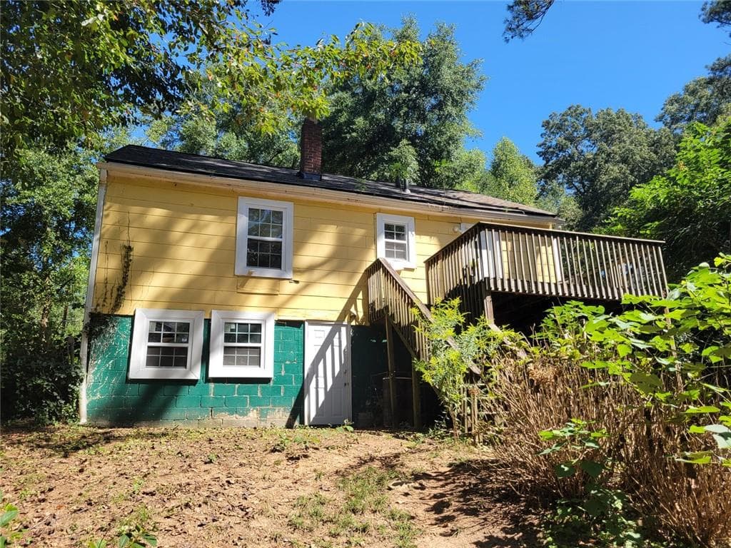2 bedroom, 1 bathroom, 938 sq ft single family residence for sale at 2042 Arlington Circle, Atlanta, GA 30318 — photo 4
