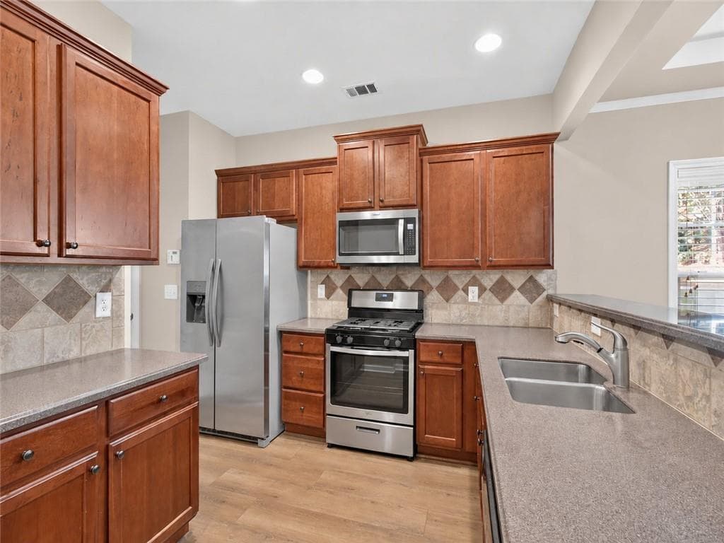 3 bedroom, 3 bathroom, 2,015 sq ft townhouse for rent at 5060 Hastings Terrace, Alpharetta, GA 30005 for $2,550 a month — photo 9