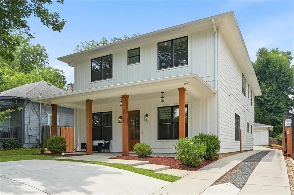 4 bedroom, 5 bathroom, 3,464 sq ft single family residence for sale at 2114 Memorial Drive, Atlanta, GA 30317 — photo 2
