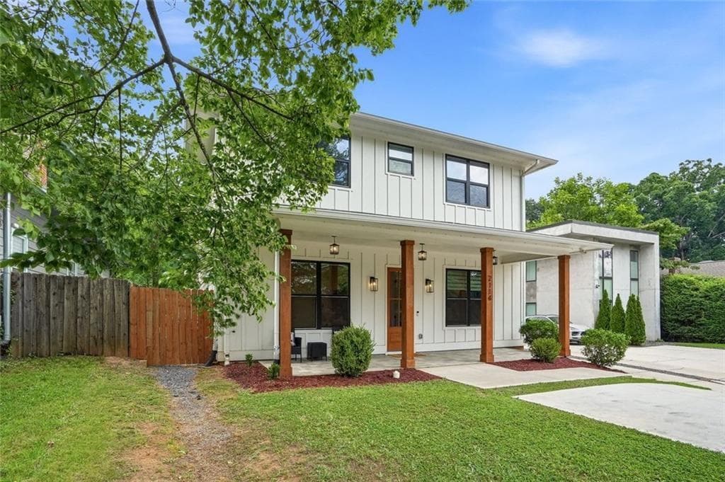 4 bedroom, 5 bathroom, 3,464 sq ft single family residence for sale at 2114 Memorial Drive, Atlanta, GA 30317 — photo 3