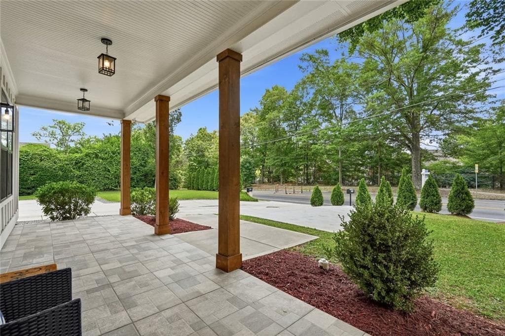 4 bedroom, 5 bathroom, 3,464 sq ft single family residence for sale at 2114 Memorial Drive, Atlanta, GA 30317 — photo 4