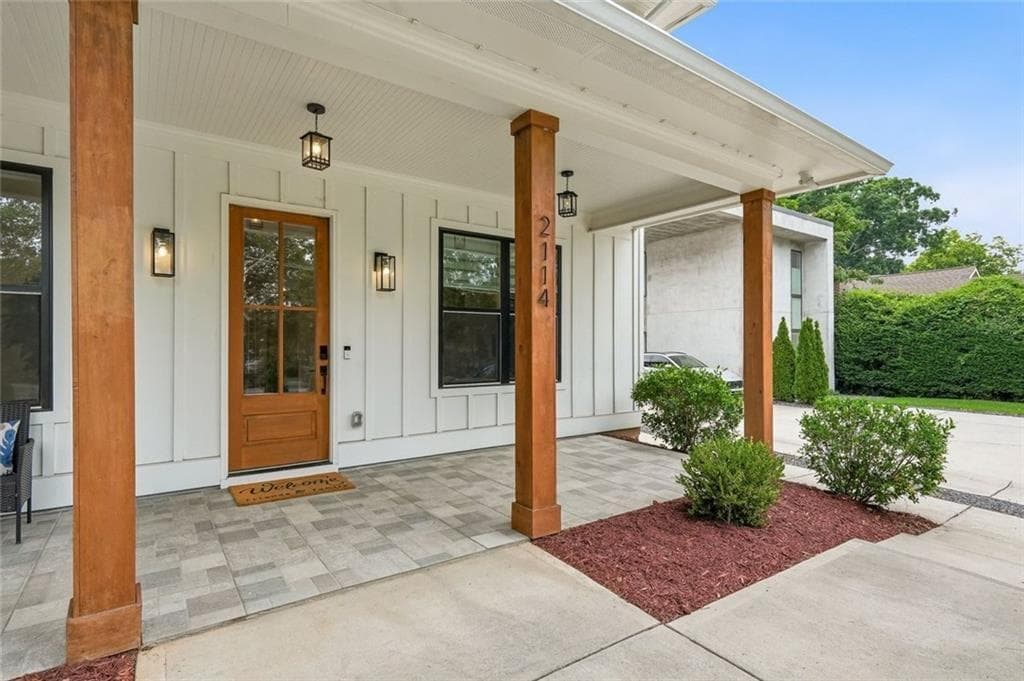 4 bedroom, 5 bathroom, 3,464 sq ft single family residence for sale at 2114 Memorial Drive, Atlanta, GA 30317 — photo 5