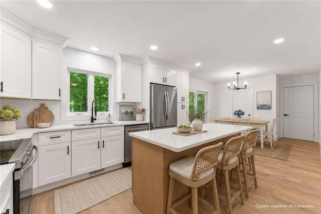 3 bedroom, 3 bathroom, 2,440 sq ft single family residence for sale at 1476 W Lake Drive, Gainesville, GA 30501 — photo 3