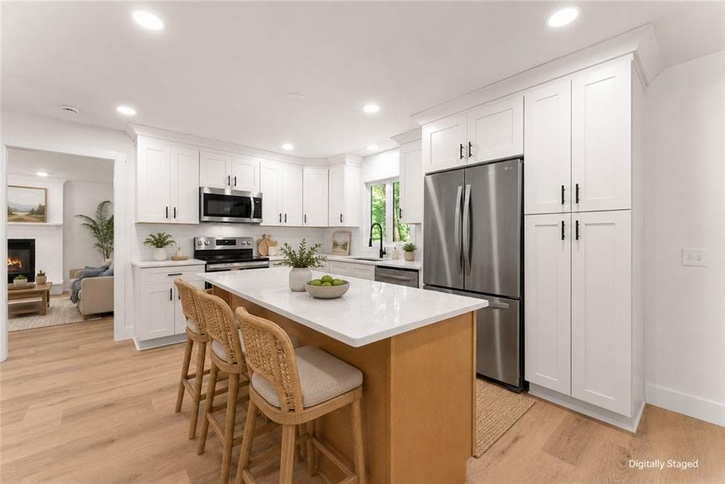 3 bedroom, 3 bathroom, 2,440 sq ft single family residence for sale at 1476 W Lake Drive, Gainesville, GA 30501 — photo 7
