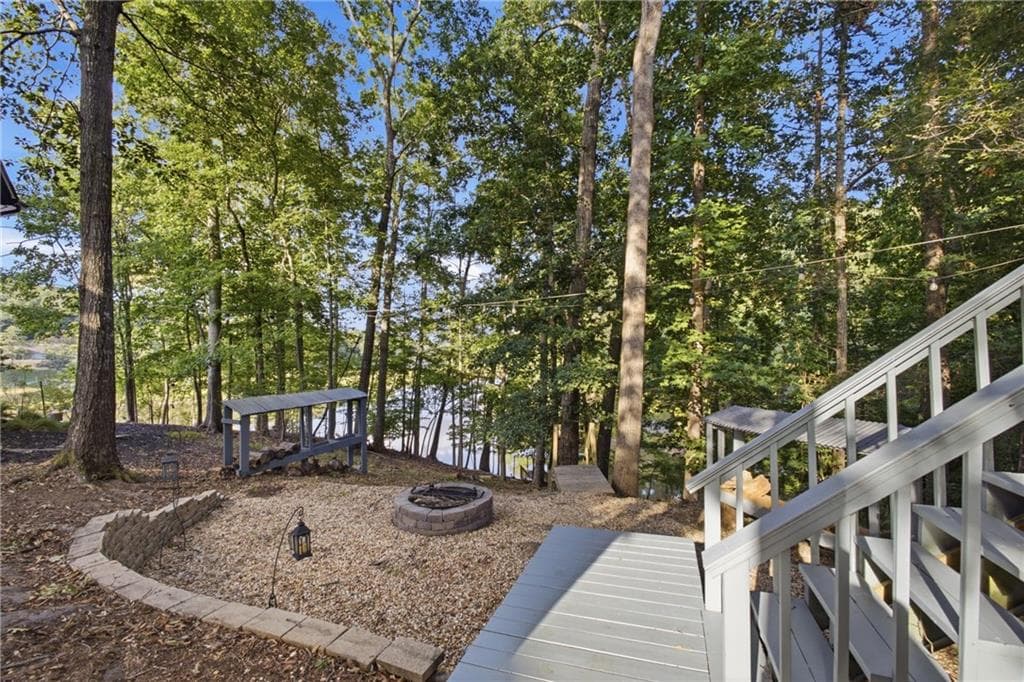 4 bedroom, 3 bathroom, 1,456 sq ft single family residence for sale at 8010 Hickory Court, Murrayville, GA 30564 — photo 2