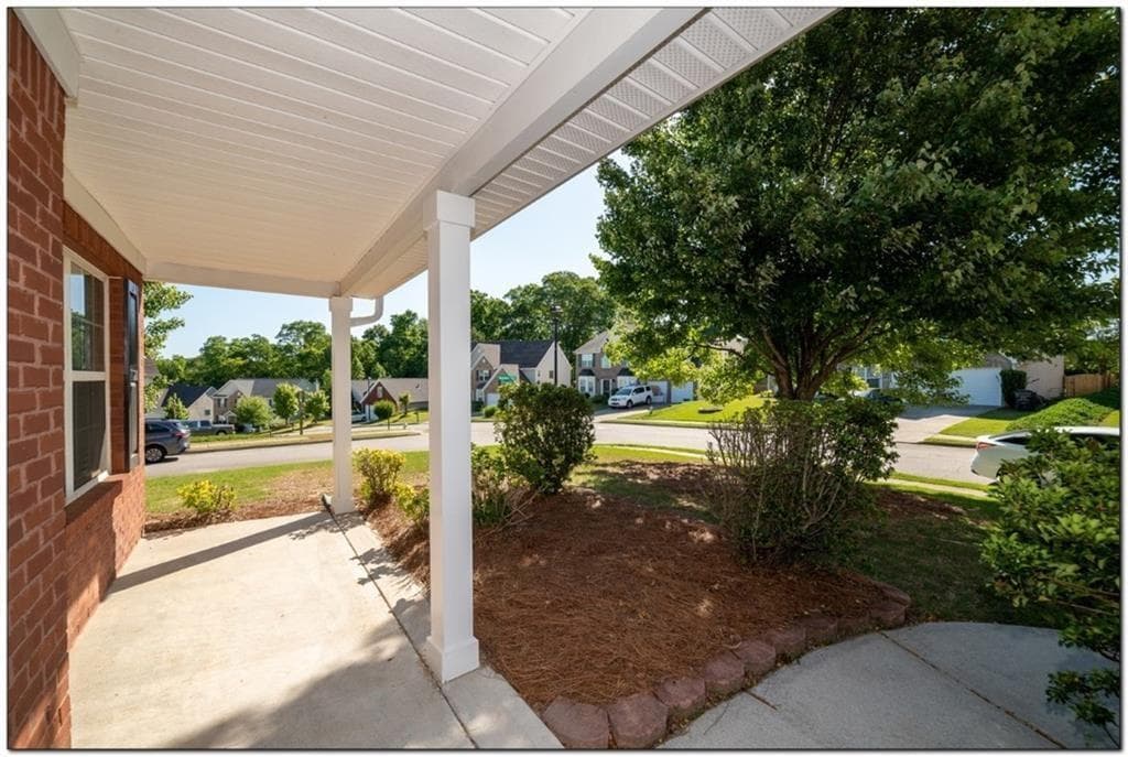 4 bedroom, 3 bathroom, 2,740 sq ft single family residence for rent at 3832 Roxberry Hill Lane, Buford, GA 30518 for $2,300 a month — photo 4