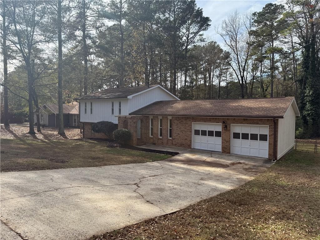 3 bedroom, 2 bathroom, 2,084 sq ft single family residence for rent at 7719 Glen Devon Road, Jonesboro, GA 30236 for $1,900 a month — photo 2