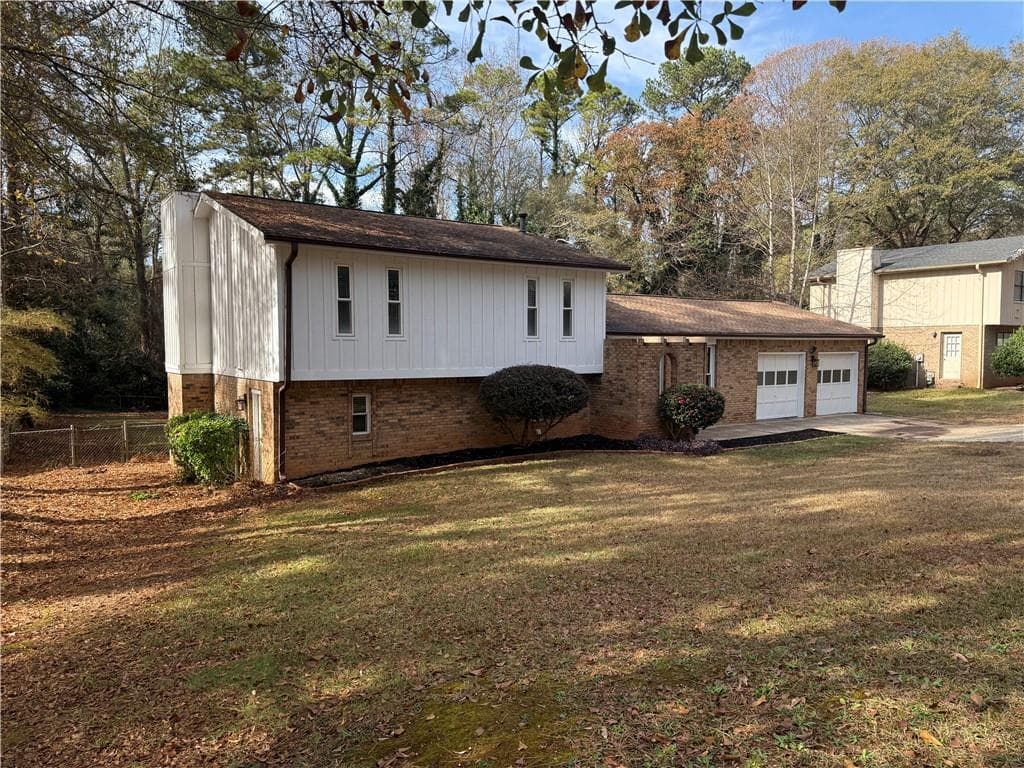 3 bedroom, 2 bathroom, 2,084 sq ft single family residence for rent at 7719 Glen Devon Road, Jonesboro, GA 30236 for $1,900 a month — photo 3