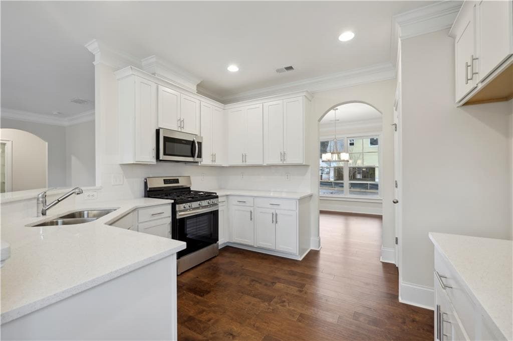 5 bedroom, 3 bathroom, 2,800 sq ft single family residence for sale at 5807 Creek Indian Drive, Sugar Hill, GA 30518 — photo 5