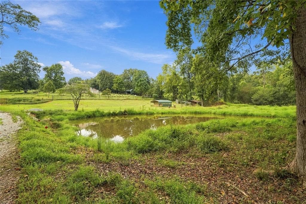 3 bedroom, 2 bathroom, 1,637 sq ft single family residence for sale at 993 Sam Freeman Road, Hoschton, GA 30548 — photo 3