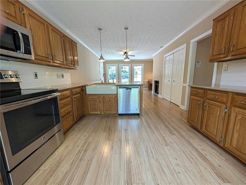 4 bedroom, 2 bathroom, 2,602 sq ft single family residence for sale at 11860 Wexford Club Drive, Roswell, GA 30075 — photo 6