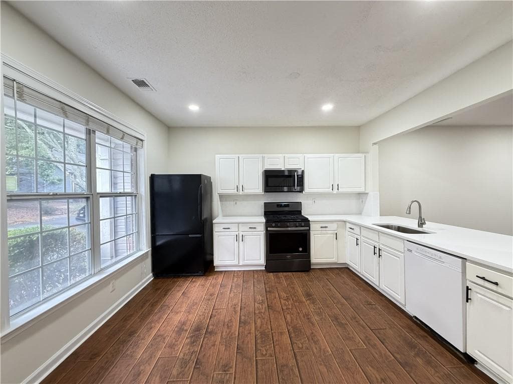 3 bedroom, 3 bathroom, 1,365 sq ft townhouse for rent at 9155 Nesbit Ferry Road 129, Alpharetta, GA 30022 for $2,295 a month — photo 2