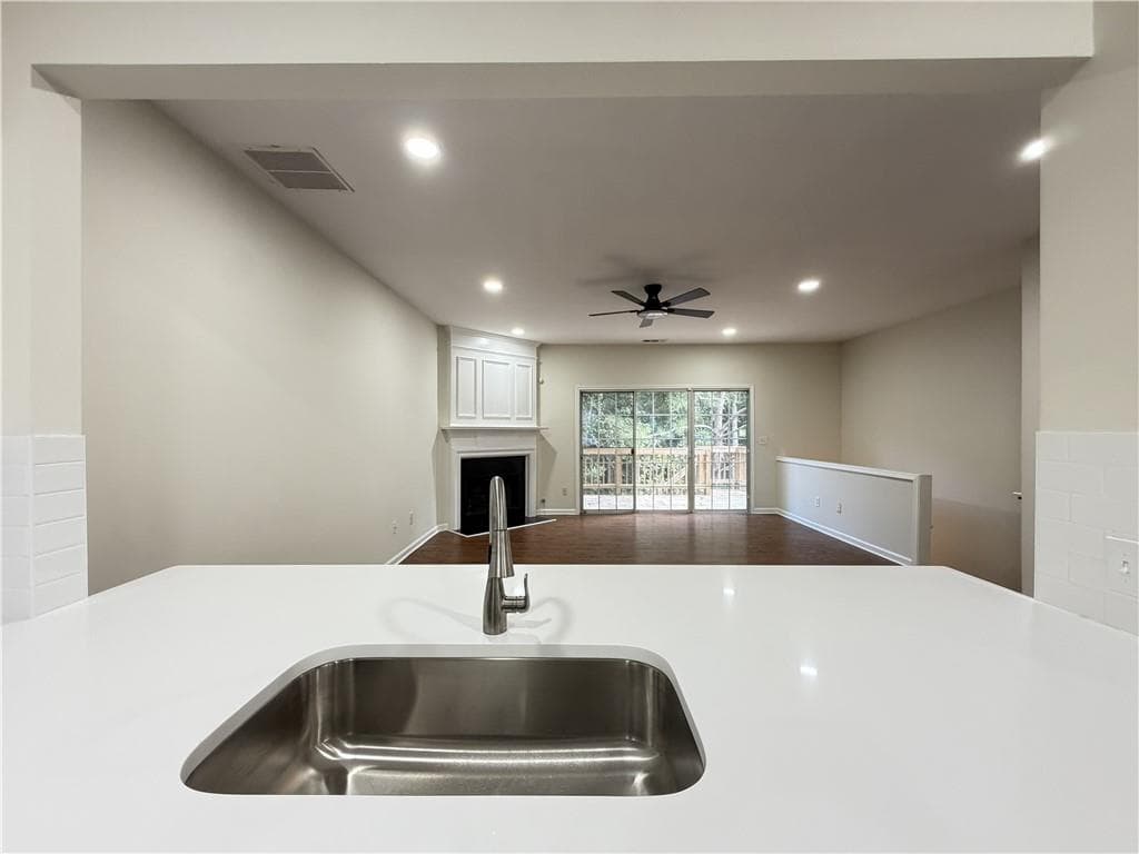 3 bedroom, 3 bathroom, 1,365 sq ft townhouse for rent at 9155 Nesbit Ferry Road 129, Alpharetta, GA 30022 for $2,295 a month — photo 10