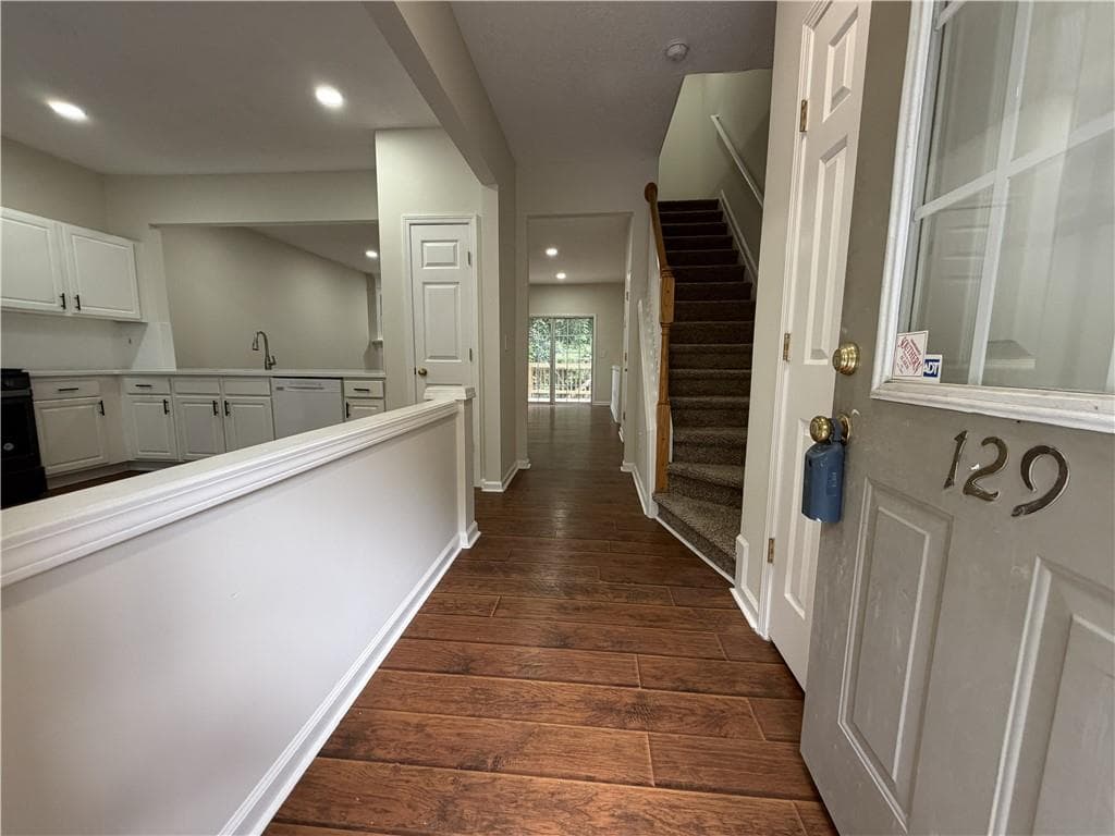 3 bedroom, 3 bathroom, 1,365 sq ft townhouse for rent at 9155 Nesbit Ferry Road 129, Alpharetta, GA 30022 for $2,295 a month — photo 5