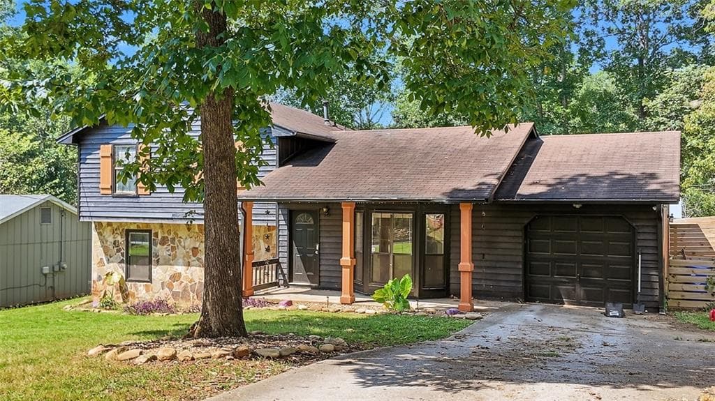 4 bedroom, 3 bathroom, 1,853 sq ft single family residence for sale at 1961 Woodlot Trail, Lithonia, GA 30058 — photo 2