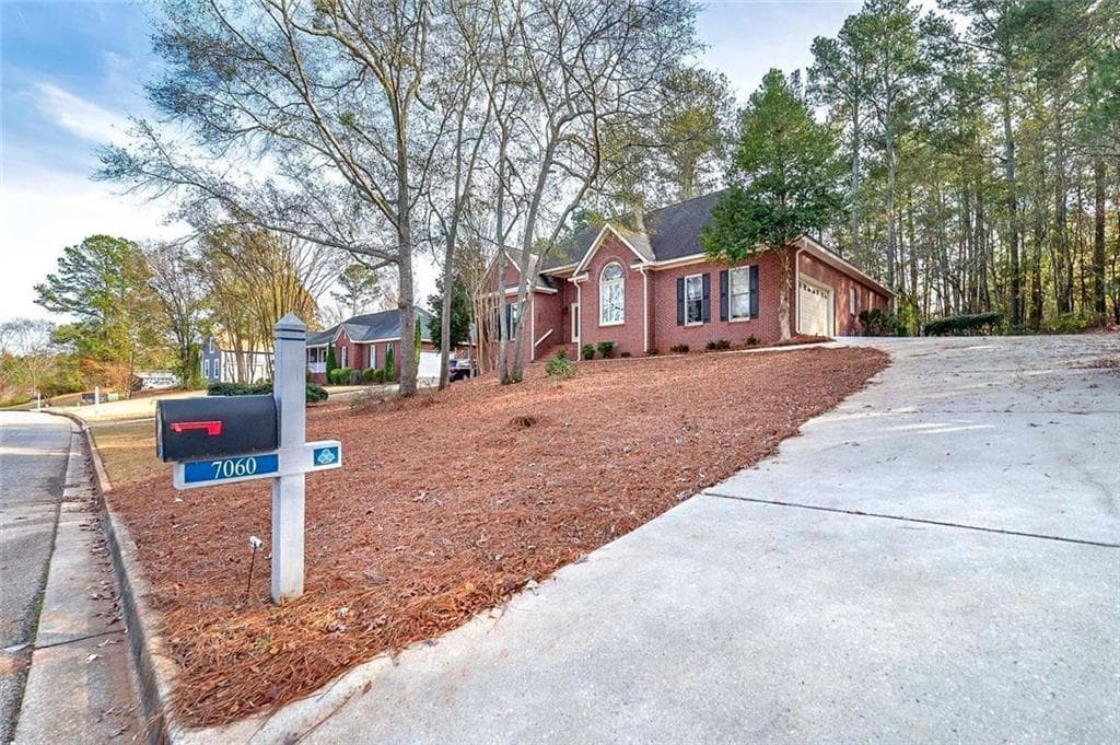 3 bedroom, 4 bathroom, 2,437 sq ft single family residence for sale at 7060 Havenridge Way, Mcdonough, GA 30253 — photo 5