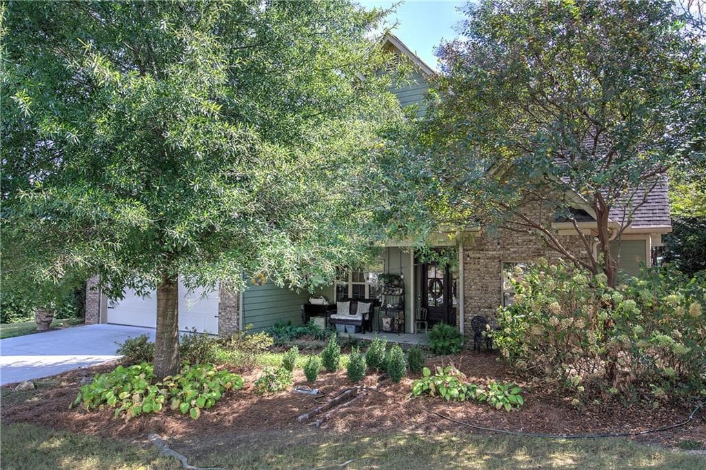 3 bedroom, 3 bathroom, 2,563 sq ft single family residence under contract at 108 Quail Run Drive, Calhoun, GA 30701 — photo 3