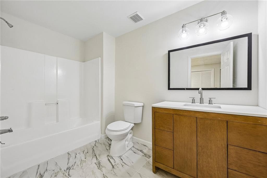 5 bedroom, 4 bathroom, 4,137 sq ft single family residence for sale at 500 Emerald Parkway, Buford, GA 30518 — photo 10