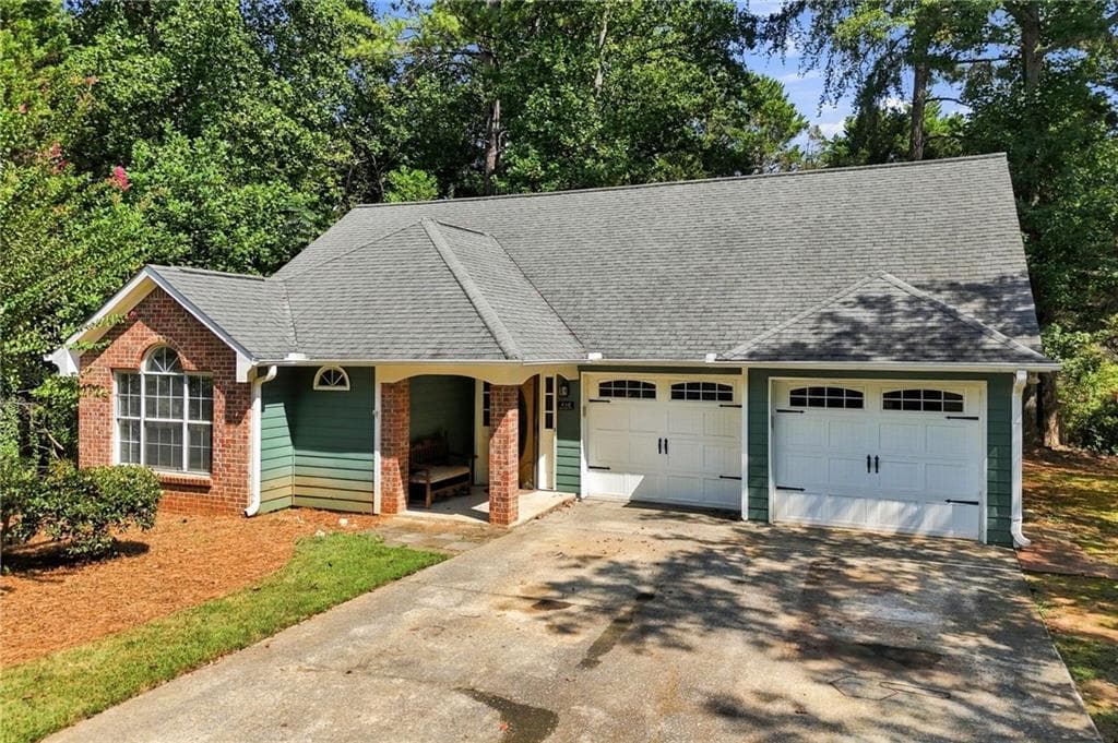 3 bedroom, 2 bathroom, 1,349 sq ft single family residence for sale at 410 Rose Creek Place, Woodstock, GA 30189 — photo 2