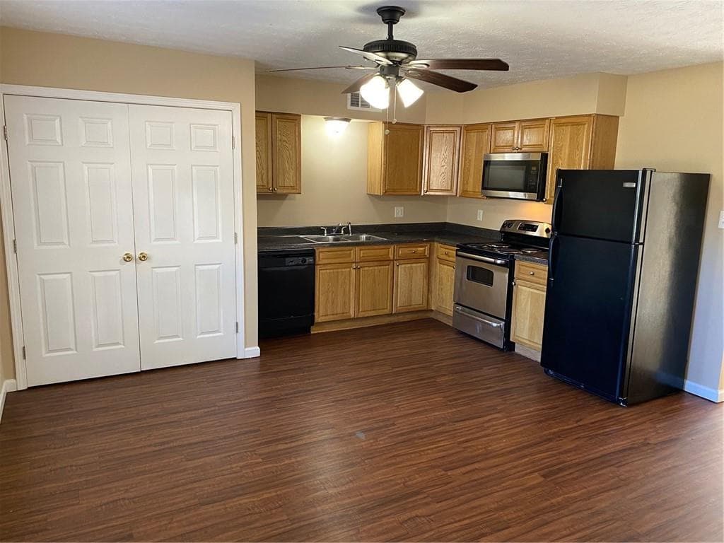 3 bedroom, 1 bathroom, 1,300 sq ft townhouse for rent at 105 George Street 108, Hampton, GA 30228 for $1,375 a month — photo 4