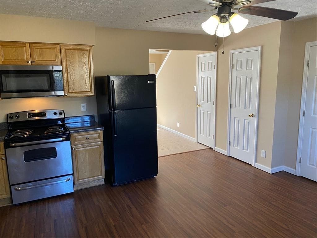 3 bedroom, 1 bathroom, 1,300 sq ft townhouse for rent at 105 George Street 108, Hampton, GA 30228 for $1,375 a month — photo 5