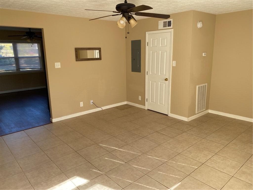 3 bedroom, 1 bathroom, 1,300 sq ft townhouse for rent at 105 George Street 108, Hampton, GA 30228 for $1,375 a month — photo 2