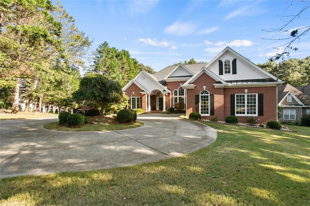 3 bedroom, 3 bathroom, 2,456 sq ft single family residence for sale at 8645 Anchor On Lanier Court, Gainesville, GA 30506 — photo 2