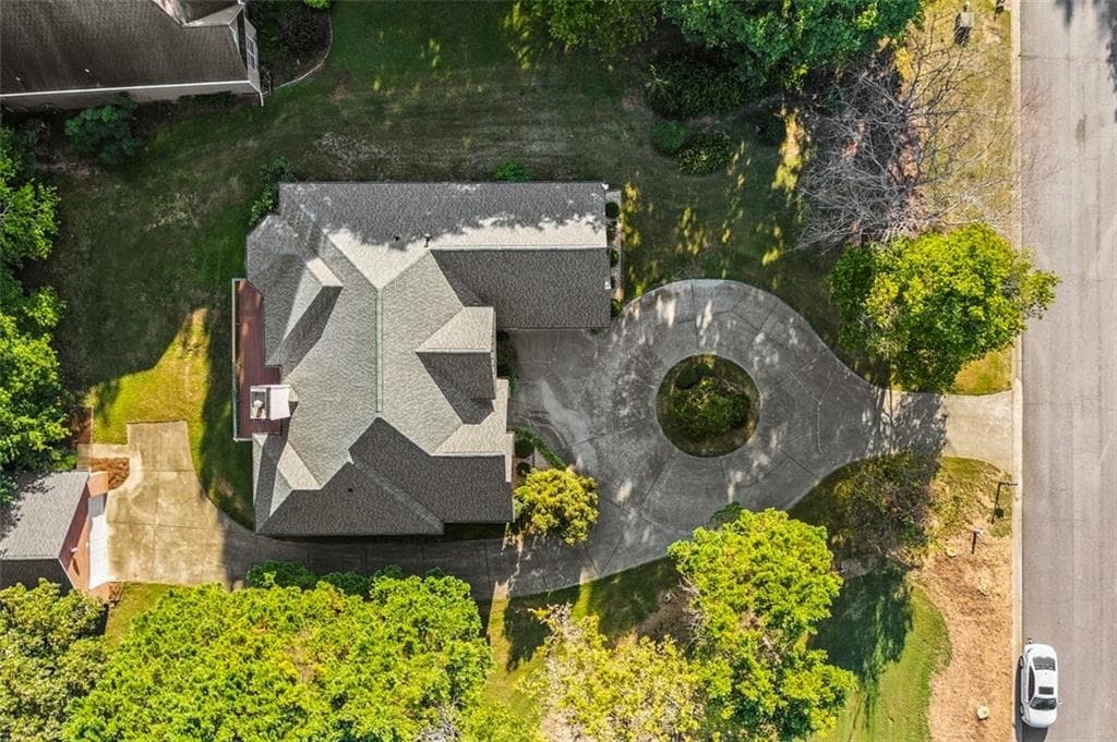 3 bedroom, 3 bathroom, 2,456 sq ft single family residence for sale at 8645 Anchor On Lanier Court, Gainesville, GA 30506 — photo 5