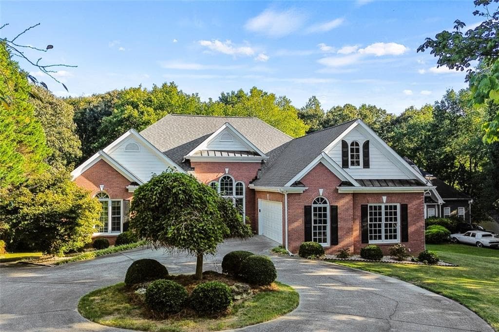 3 bedroom, 3 bathroom, 2,456 sq ft single family residence for sale at 8645 Anchor On Lanier Court, Gainesville, GA 30506 — photo 6