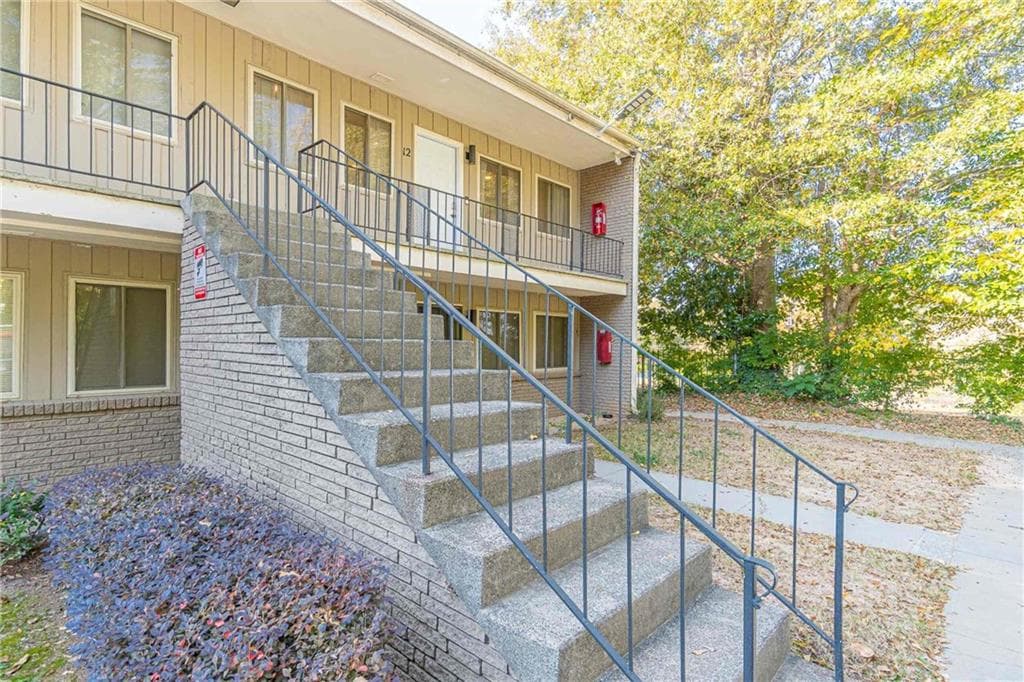 2 bedroom, 1 bathroom, 900 sq ft apartment for rent at 741 Carter Street 4, Atlanta, GA 30314 for $1,050 a month — photo 1 of 15