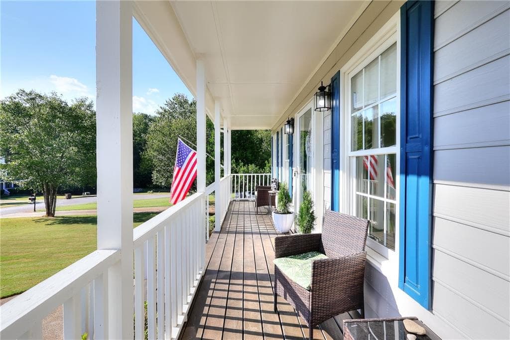 4 bedroom, 3 bathroom, 1,716 sq ft single family residence for sale at 779 Coleen Drive, Winder, GA 30680 — photo 3