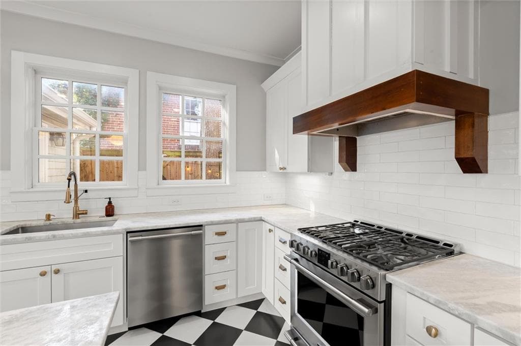 4 bedroom, 3 bathroom, 2,308 sq ft single family residence for sale at 684 Kennesaw Avenue, Atlanta, GA 30308 — photo 5