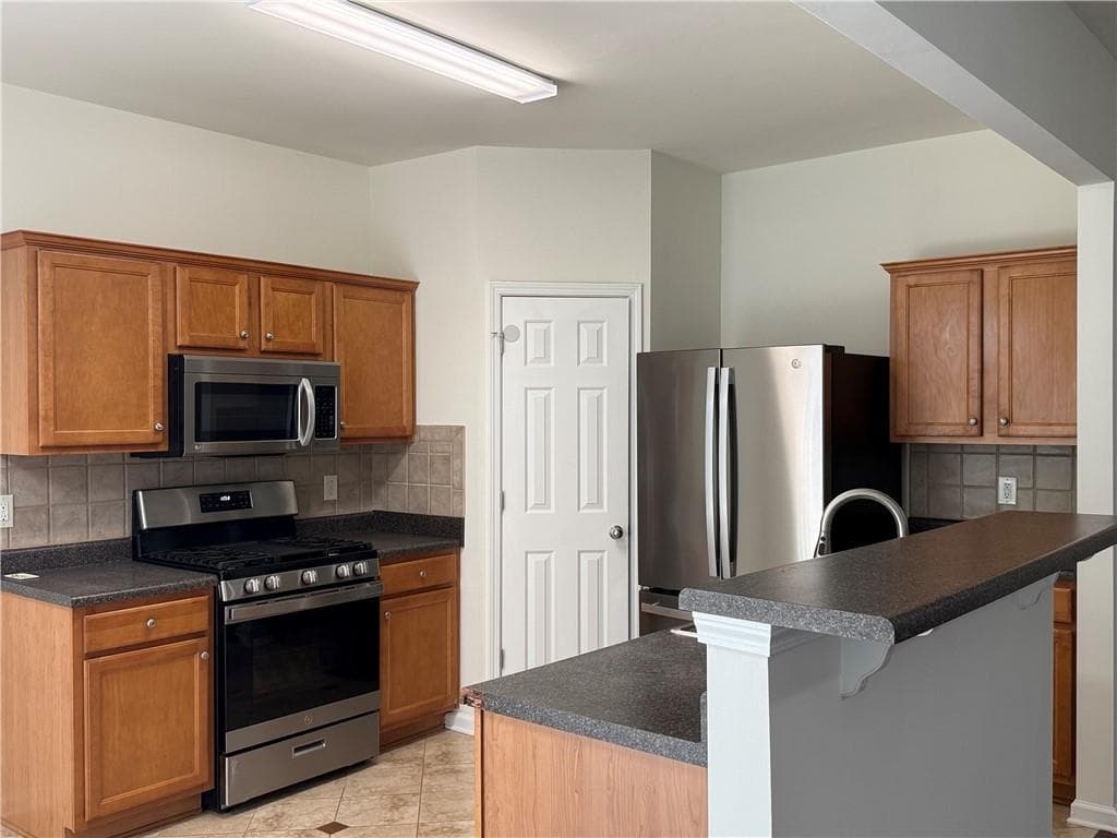 3 bedroom, 3 bathroom, 1,806 sq ft single family residence for rent at 5925 Ellington Cove, Cumming, GA 30040 for $2,150 a month — photo 8