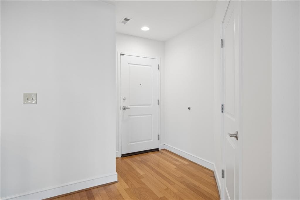2 bedroom, 2 bathroom, 1,260 sq ft condominium for sale at 950 W Peachtree Street 903, Atlanta, GA 30309 — photo 2