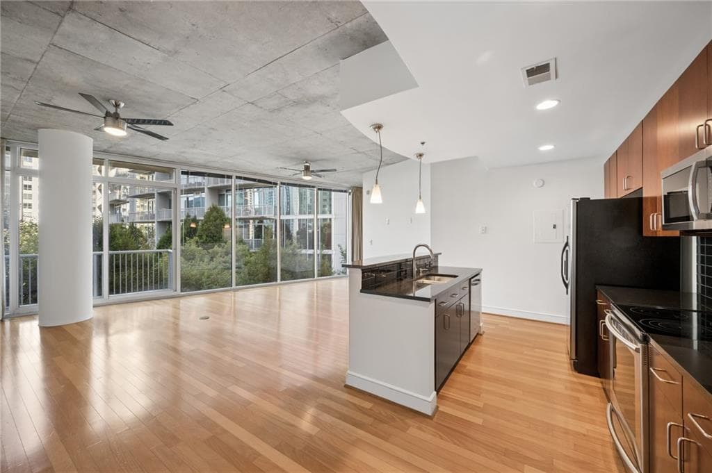 2 bedroom, 2 bathroom, 1,260 sq ft condominium for sale at 950 W Peachtree Street 903, Atlanta, GA 30309 — photo 3