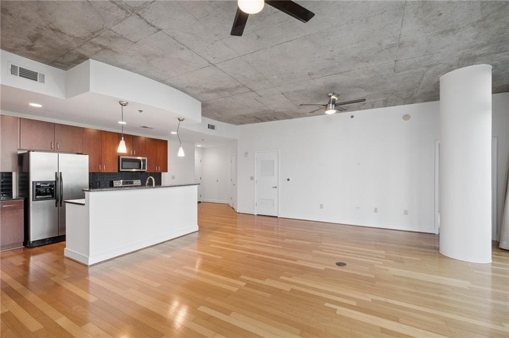 2 bedroom, 2 bathroom, 1,260 sq ft condominium for sale at 950 W Peachtree Street 903, Atlanta, GA 30309 — photo 7
