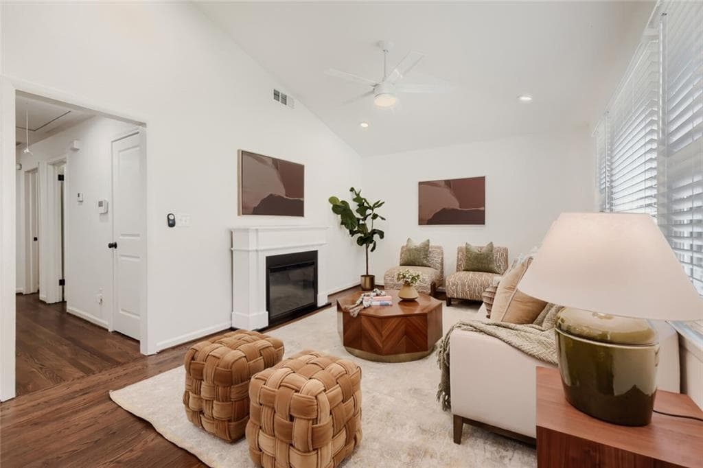 4 bedroom, 3 bathroom, 2,200 sq ft single family residence for sale at 250 Holly Road, Atlanta, GA 30314 — photo 4