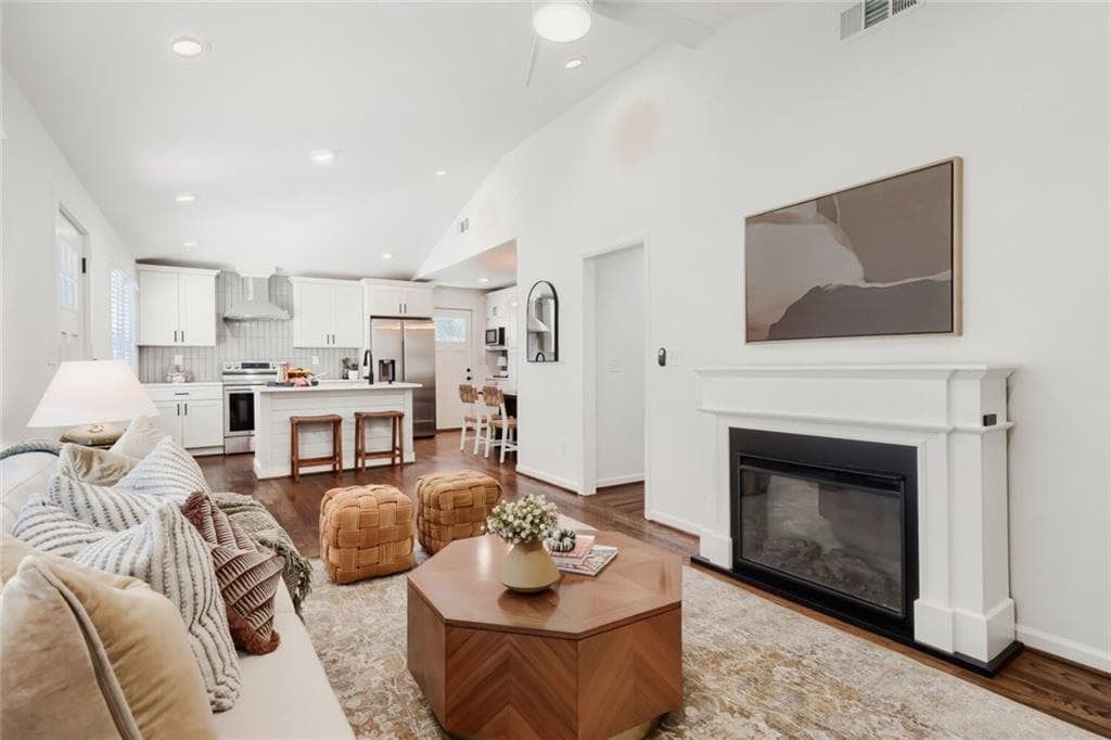 4 bedroom, 3 bathroom, 2,200 sq ft single family residence for sale at 250 Holly Road, Atlanta, GA 30314 — photo 6