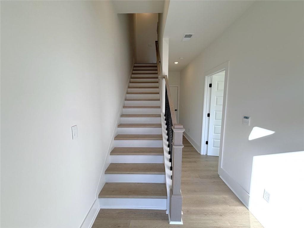 3 bedroom, 4 bathroom townhouse under contract at 5645 PEACH ORCHARD Trail, Peachtree Corners, GA 30092 — photo 3
