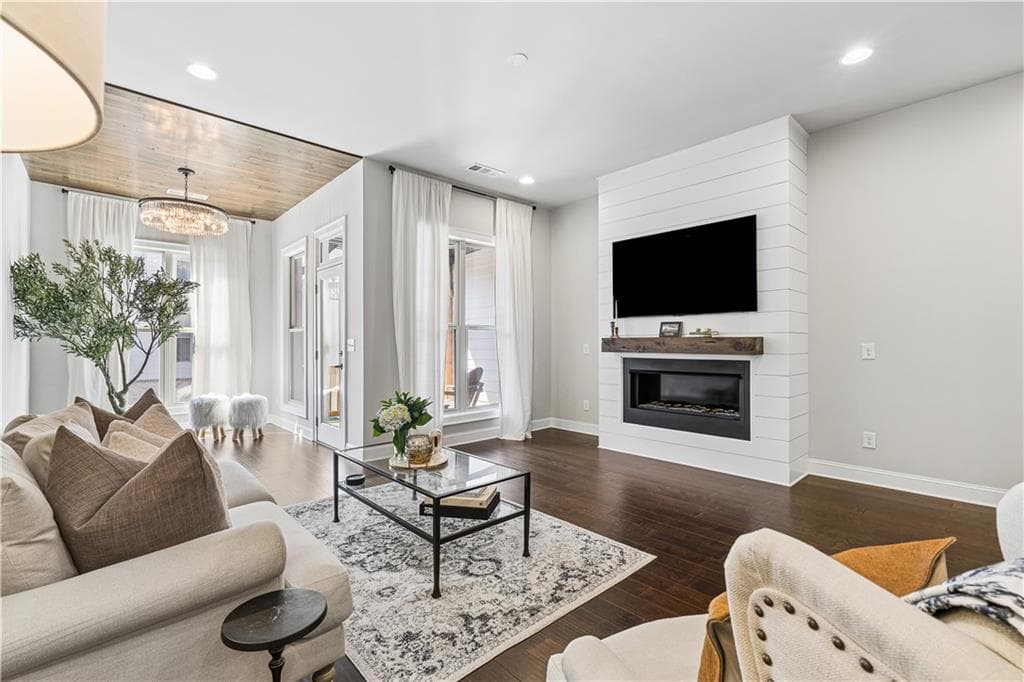 3 bedroom, 4 bathroom, 2,200 sq ft townhouse for sale at 259 Franklin Road, Atlanta, GA 30342 — photo 3