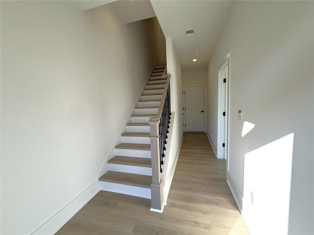 3 bedroom, 4 bathroom, 2,308 sq ft townhouse for sale at 5641 PEACH ORCHARD Trail, Peachtree Corners, GA 30092 — photo 2