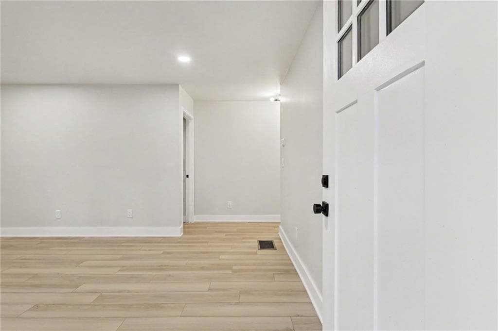 3 bedroom, 2 bathroom, 1,056 sq ft single family residence for sale at 4225 Bakers Ferry Road, Atlanta, GA 30331 — photo 3